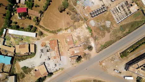 Vista-Aérea-De-Pájaro-De-La-Aldea-Rural-De-Loitokitok,-Barrio-Pobre-De-Nairobi,-Kenia