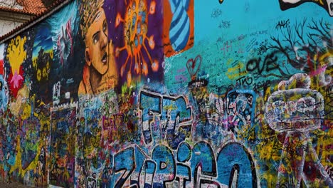 Graffiti-Art-on-Lennon-Wall-in-Prague,-Czech-Republic