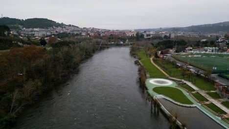 Miño-river-and-walking-bridge-in-Oira,-Ourense,-Galicia,-Spain