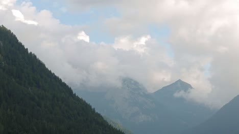Timelapse-of-clouds-in-the-dolomites-mountains,-Trentino-Alto-Adige,-Italy
