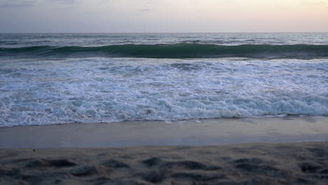 Slow-motion-footage-of-the-pacific-ocean-at-a-Southern-California-beach