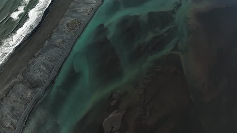 Aerial-tilt-reveal-of-the-Fjorur-beach-and-the-Vestrahorn-mountain-in-Iceland