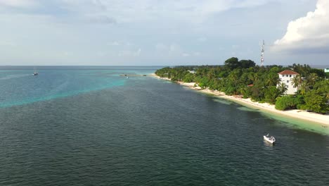Luftaufnahme-Von-Compass-Beach-Und-Palmen-In-Dhangethi,-Malediven,-Indischer-Ozean