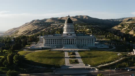 Orbiting-drone-shot-of-the-Utah-state-capitol-building