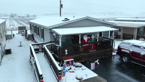 Santa-and-Christmas-decorations-during-snow-flurries-in-mobile-home-trailer-park