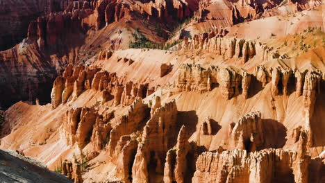 Aerial-view-over-a-plateau,-revealing-special-geology-of-the-Bryce-Canyon,-USA