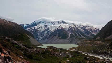Zeitrafferaufnahme-Des-Neuseeländischen-Mt.-Cook-Mit-Blick-Auf-Den-Fuß-Des-Berges