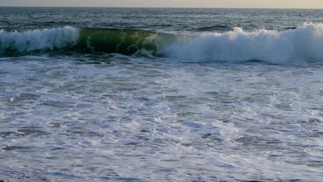Slow-motion-footage-of-waves-crashing-on-the-California-coast