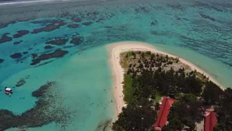 Aerial-shot-of-Managaha-Island
