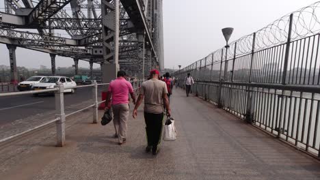 Howrah-bridge-is-one-of-the-biggest-cantilever-bridge-in-the-world