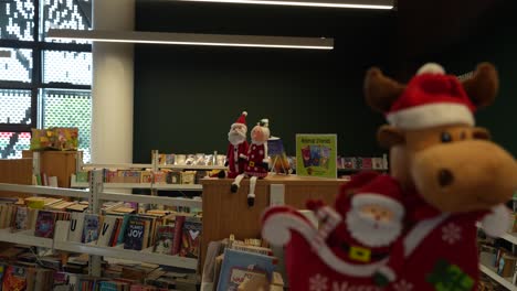 Christmas-decoration-in-the-interior-of-a-library-of-New-Zealand