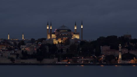 Neue-Moschee-Bei-Nacht,-Istanbul,-Türkei