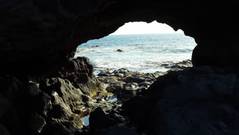 Ocean-waves-flowing-towards-cave,-view-from-inside