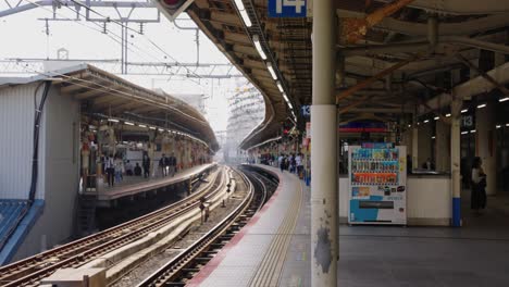 Yokohama-train-platform-slow-motion-pan-from-left-to-right-on-sunny-day