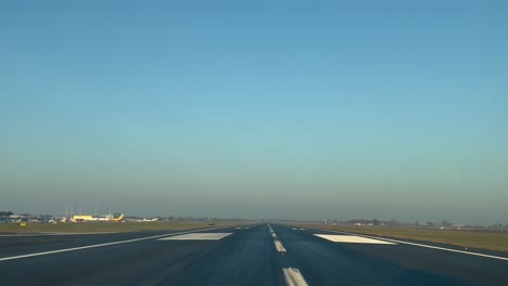 Real-time-initial-takeoff-roll-from-the-runway-30-in-a-cold-and-hazy-winter-day,-as-seen-by-the-pilots