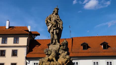 Statue-of-Vitus-on-Charles-Bridge-in-Prague,-Czech-Republic