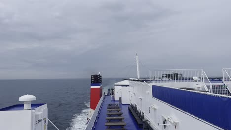 Ferry-De-Camino-A-Finlandia-Sin-Gente-En-El-Mar