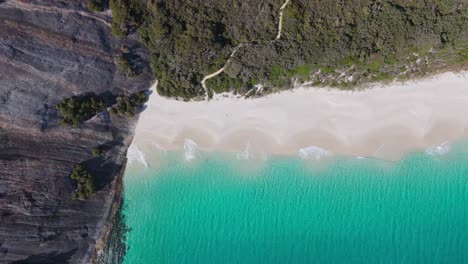 Top-down-view-of-waves-breaking-on-Misery-Beach,-Western-Australia
