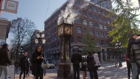 Individuals-Strolling-by-the-Steam-Clock-in-Gastown,-Vancouver,-British-Columbia,-Canada---Wide-Shot