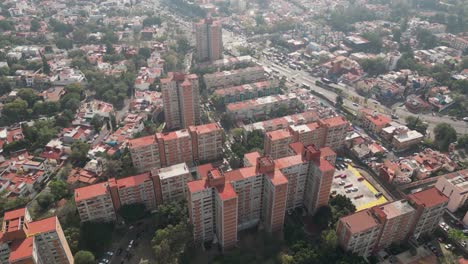 Complejos-De-Condominios-En-Copilco,-Coyoacán,-Sur-De-La-Ciudad-De-México