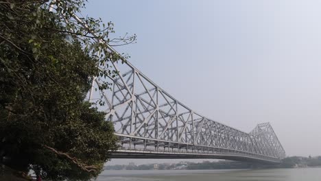 Die-Howrah-Brücke-Ist-Eine-Der-Größten-Freitragenden-Brücken-Der-Welt