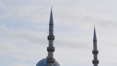 Minarets-of-The-New-Mosque,-Istanbul,-Turkey