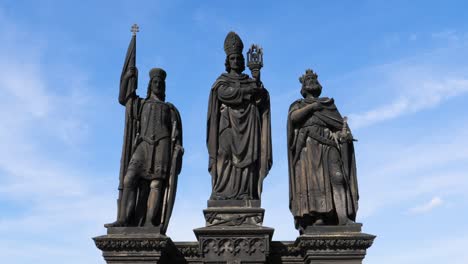 Statues-of-Saints-Norbert,-Wenceslaus-and-Sigismund-on-Charles-Bridge-in-Prague,-Czech-Republic