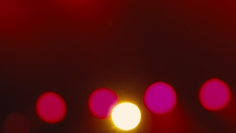 Bokeh-Lichthintergrundeffekt,-Rote-Und-Magentafarbene-Bühnenlichter-Während-Einer-Party