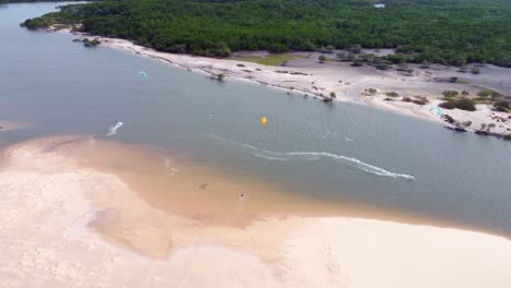 kitesurfer-riding-next-to-the-jungle-in-Brazilian-delta
