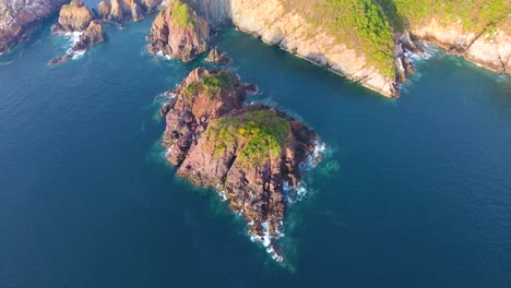 Looking-down-on-a-rocky-outcropping-from-an-archipelago-chain-of-islands-off-the-coast-of-Mexico