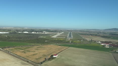 Real-time-landing-at-Jerez-de-la-Frontera-airport,-in-Andalusia,-Spain,-as-seen-by-the-pilots-in-a-bright-and-sunny-morning