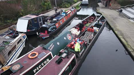 Kanalschiffer,-Der-Holzverbrennungsmaterialien-Für-Den-Kunden-Regents-Canal-In-Kings-Cross-Transportiert