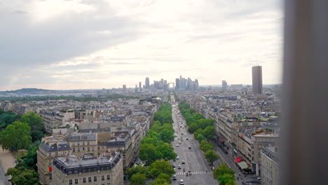 Rotating-view-of-downtown-city-center-in-Paris,-France-from-the-Arc-de-Triomphe
