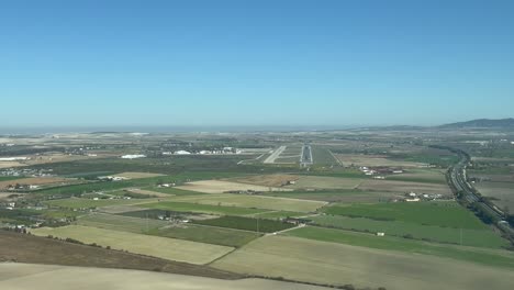 Real-time-approach-to-Jerez-de-la-Frontera,-Andalusia,-Spain,-as-seen-by-the-pilots-in-a-splendid-winter-morning