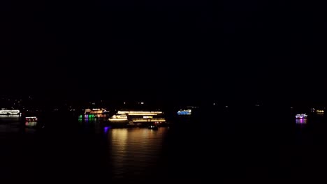 Drohne-Schoss-Nachts-über-Ein-Boot-Im-Meer,-Goa,-Indien