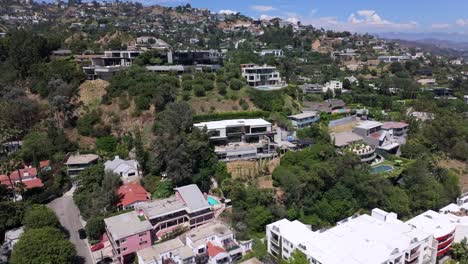 Drone-Shot-of-Modern-houses-and-Mansions-on-Hollywood-Hills-West,California-USA