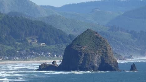 Haystack-rock-formation-on-a-sunny-day-at-the-beach