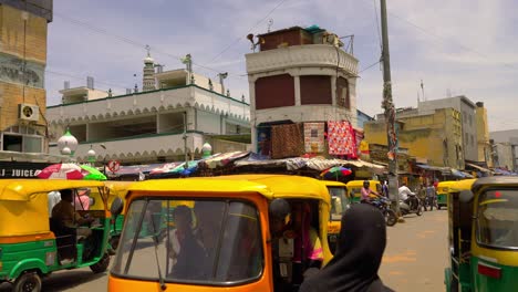 Multitudes-De-Compras-En-Bangalore,-India,-En-La-Calle-Comercial.