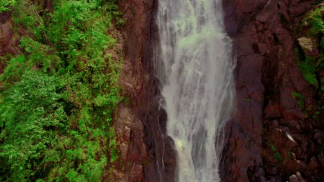 Lush-waterfall-cascading-down-a-rocky-cliff-in-Costa-Rica