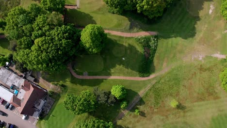 Von-Oben-Nach-Unten-Gerichtete-Luftaufnahme-Des-Englischen-Golfplatzes