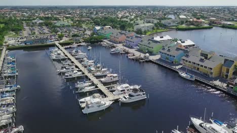 Harbor-full-of-boats-and-ships-in-Sarasota,-Florida
