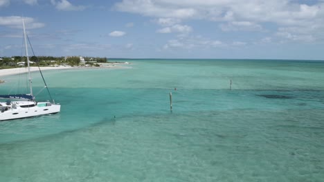 Tourist-Catamaran-Boat-in-Grand-Bahama-Islands,-Aerial-Drone