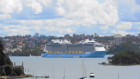 Royal-Caribbean-Kreuzfahrtschiff-In-Sydney