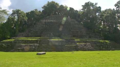 Altun-Ha-Maya-Stätte.-Eines-Von-Vielen-Bauwerken