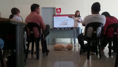 CPR-and-first-aid-training-course,-Ologapo-City,-Philippines