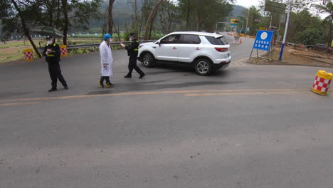 Medical-Coronavirus-Checkpoint-in-southern-chinese-Province-Yunnan