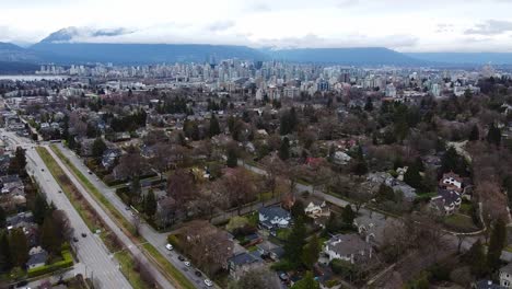 Luftaufnahme-Der-Innenstadt-Von-Vancouver-Mit-Erdbeervierteln-Im-Vordergrund