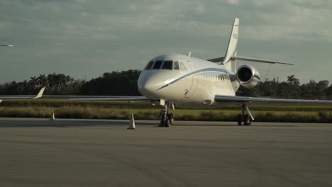 Tele-Reiseaufnahmen-Eines-Generalüberholten-Dassault-Falken
