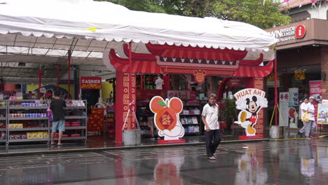 Neue-Geschäfte-Werden-Eröffnet,-Während-Das-Mondneujahrsfest-In-Chinatown,-Singapur,-Näher-Rückt