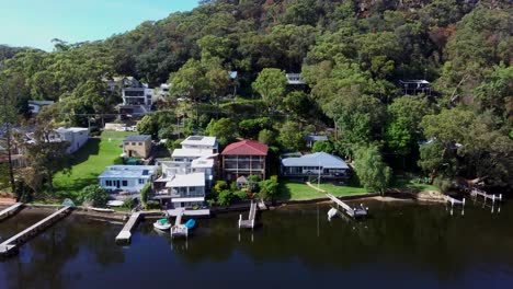 Australian-waterfront-homes-in-woy-woy-bay-Australia